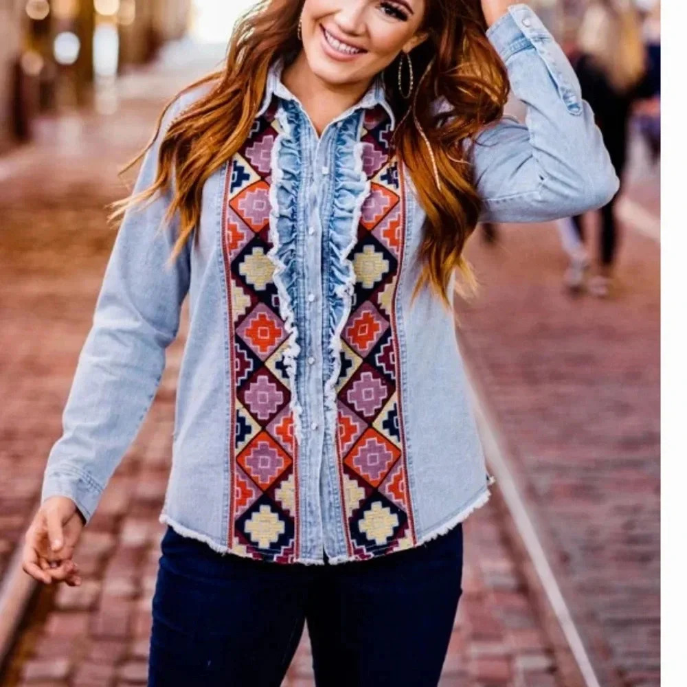 Women’s Frayed Western Denim‎ Shirt pearl snap buttons coastal cowgirl Aztec